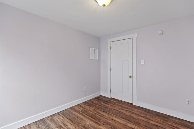 Building Photo - Spacious 3-Bed/1.5-Bath Home with Classic ...