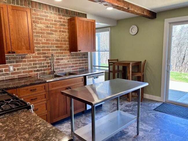 Building Photo - 337 ME-133