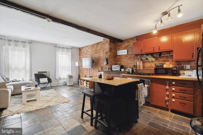 Building Photo - 3215 Hamilton St