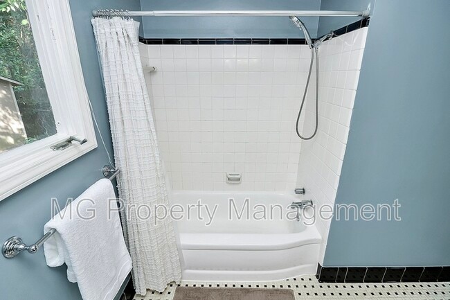 Building Photo - 5022 Furman Pl