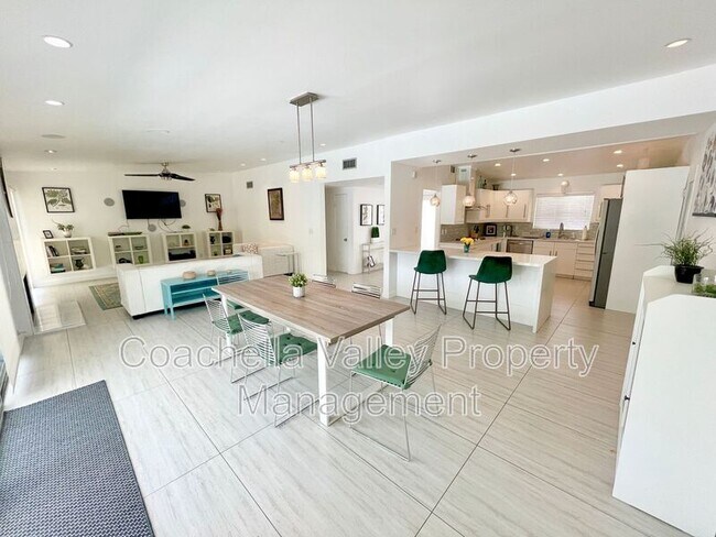 Building Photo - 2719 E Ventura Rd