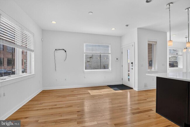 Building Photo - 950 Shackamaxon St