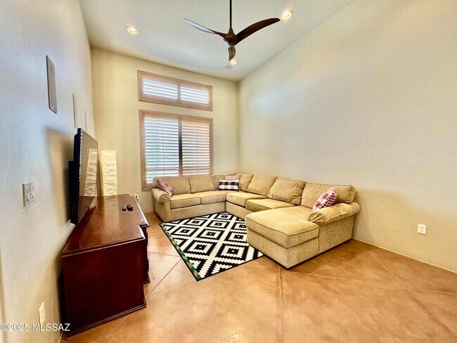 Building Photo - 11096 N Pusch Ridge View Pl