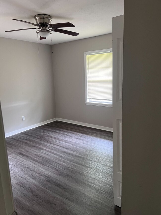 Building Photo - 827 Berwood Dr