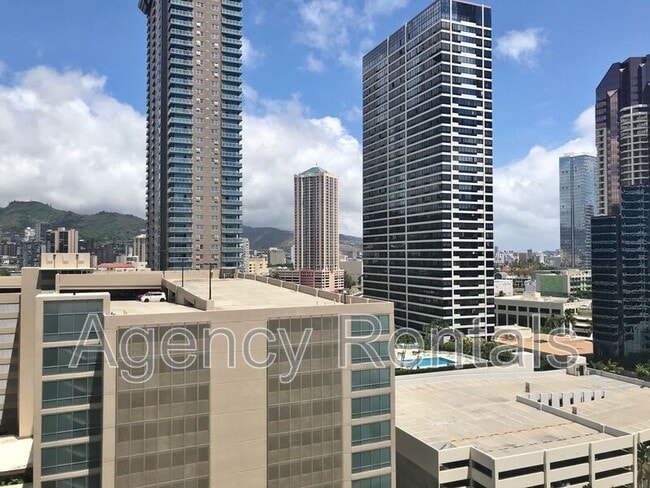 Building Photo - 600 Queen St