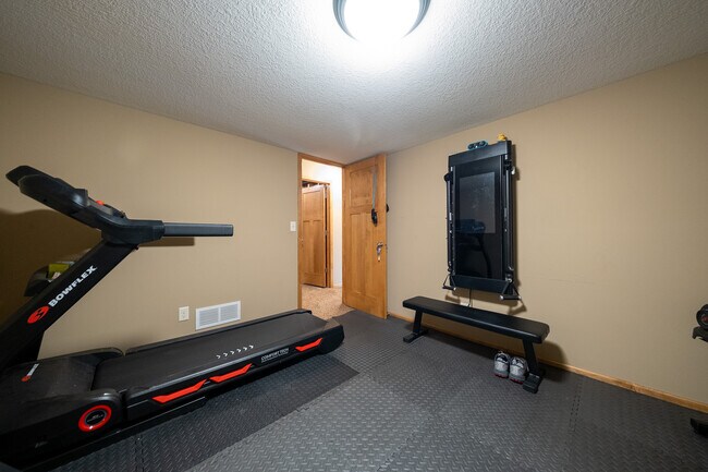 Building Photo - 572 Danube Ave