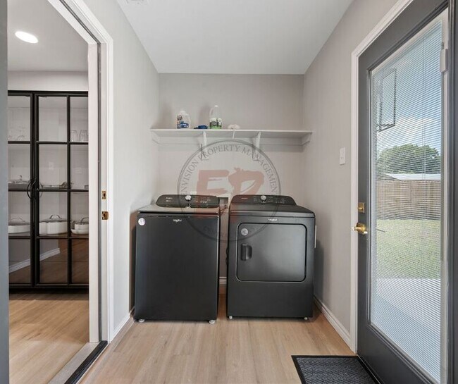 Building Photo - 1190 Greenwood Ln