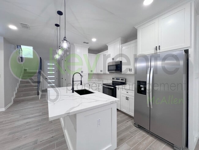 Building Photo - Stunning 3- bed/ 2.5 upgraded luxury townh...