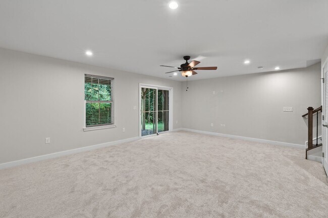 Building Photo - 949 Centurion Cir