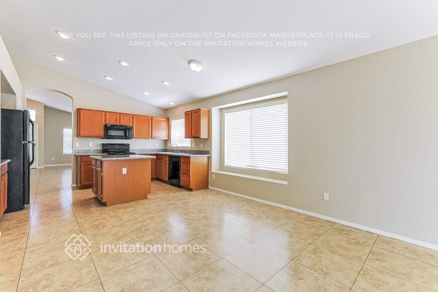 Building Photo - 1391 E Gary Dr