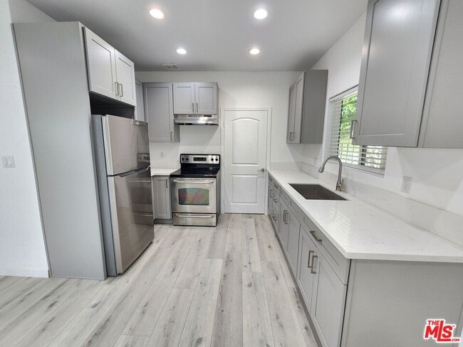 Building Photo - 11618 Balboa Blvd