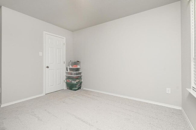 Building Photo - 5510 Daniel Wy