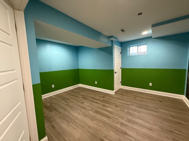 Building Photo - 6346 Walker Ct