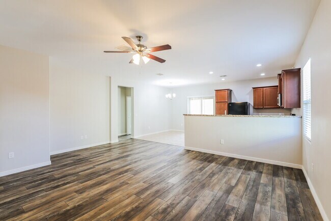 Building Photo - 8225 W Kittiwake Ln