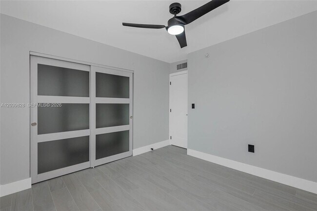 Building Photo - 6653 SW 140th Ave