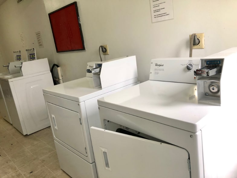 Building Photo - 1913 W 1st St