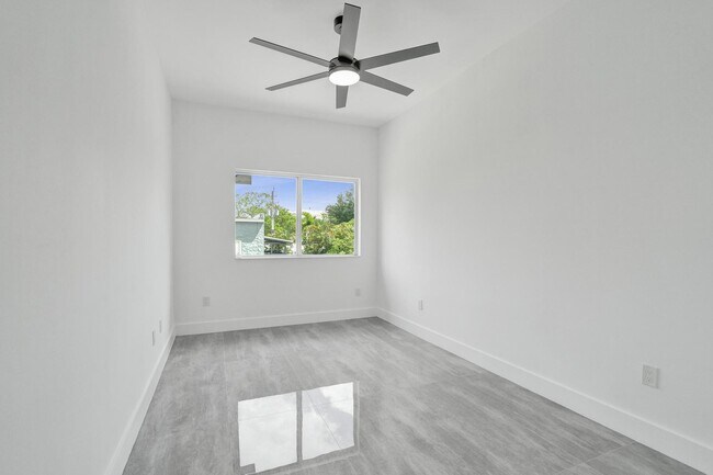 Building Photo - 1215 W Las Olas Blvd