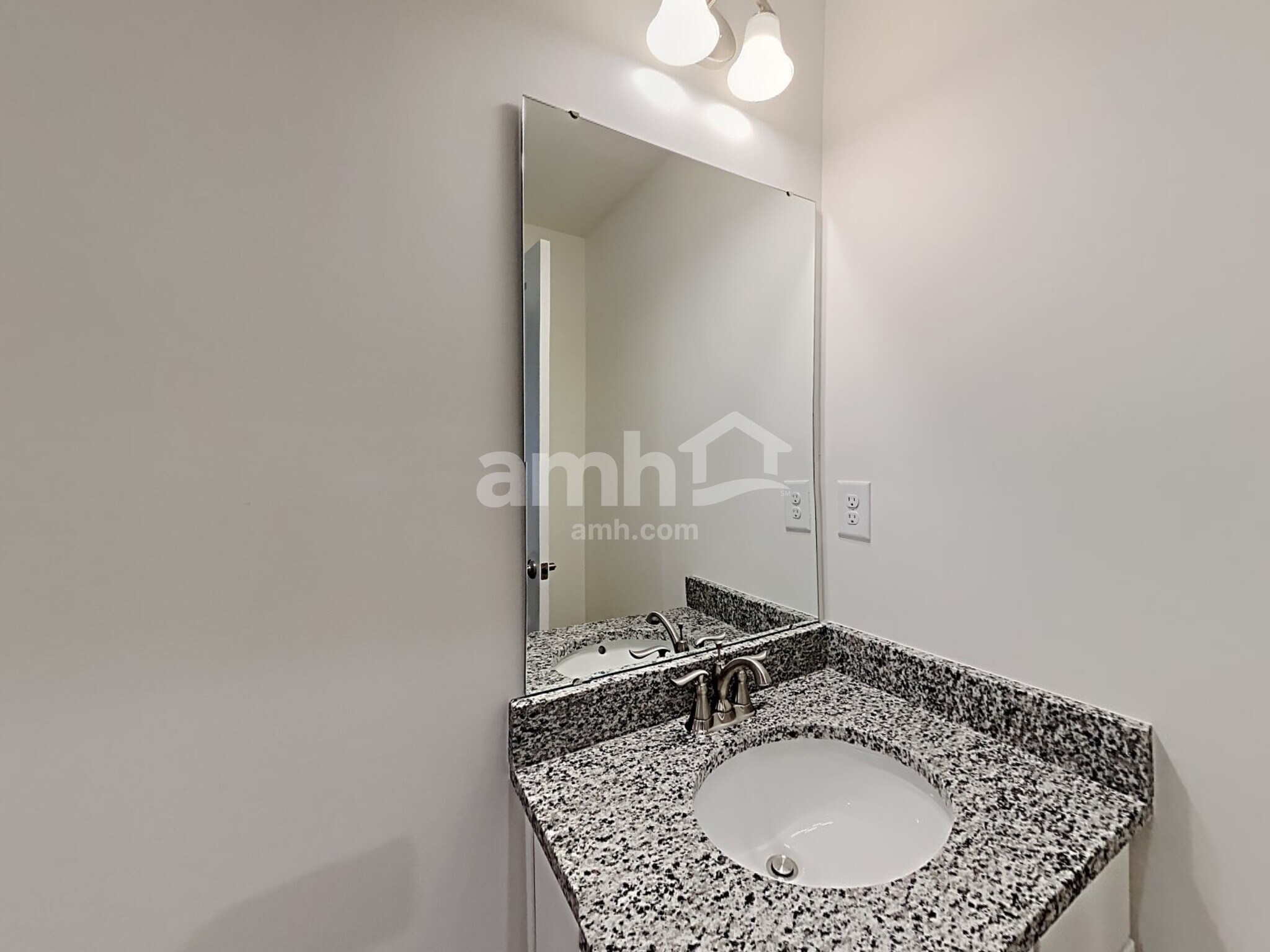 Building Photo - 5050 Twin River Dr