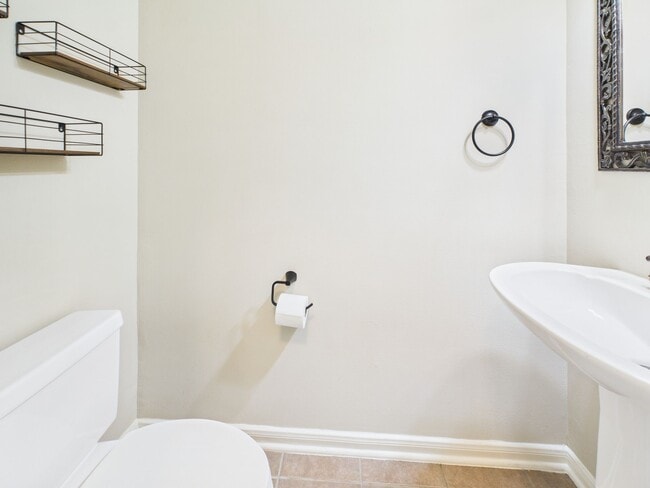 Building Photo - 5006 Fern Garden Ct