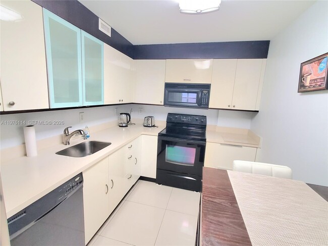 Building Photo - 3001 S Ocean Dr