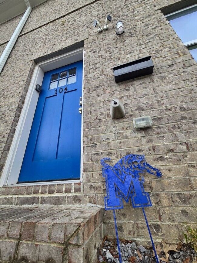 Building Photo - Modern Student Lofts Just Steps from Campus