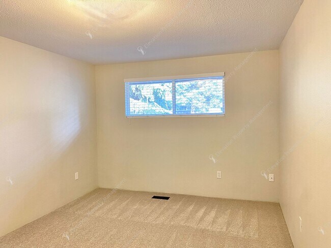 Building Photo - Mid-Century Modern Courtyard Gem in the Old Farm District