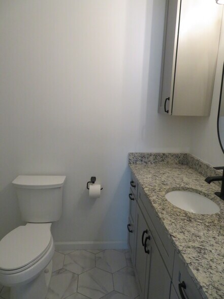 Building Photo - 7895 Pavilion Dr