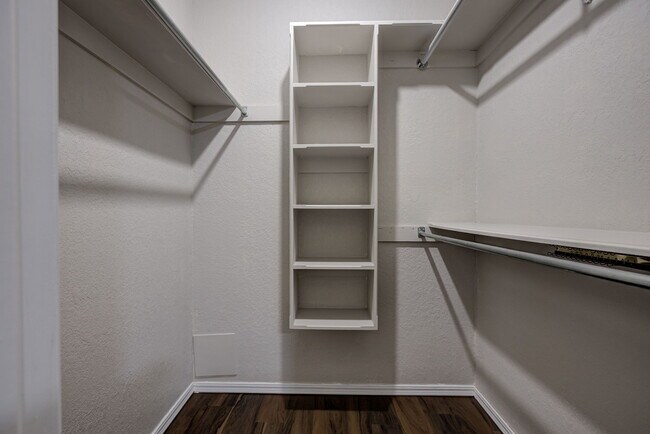 Building Photo - 605 Springwood St