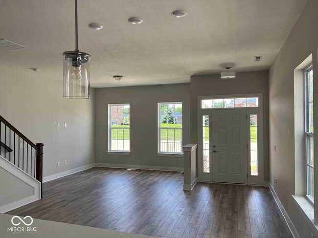 Building Photo - 1050 Valentine Ln