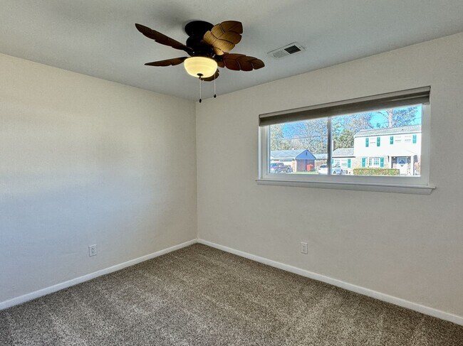 Building Photo - READY 08-26-25!! 3-Bedroom Ranch W/Fenced ...