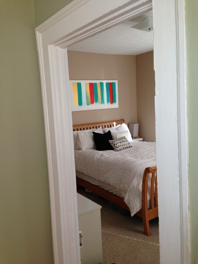 Master Bedrppm - 2444 W 10th St