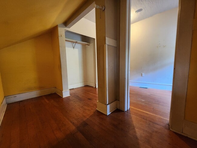 Building Photo - Spacious Units Across from WWU