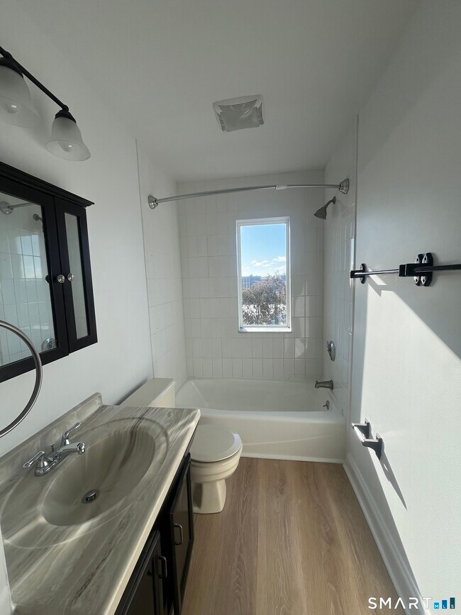 Building Photo - 31 Stuart Ave