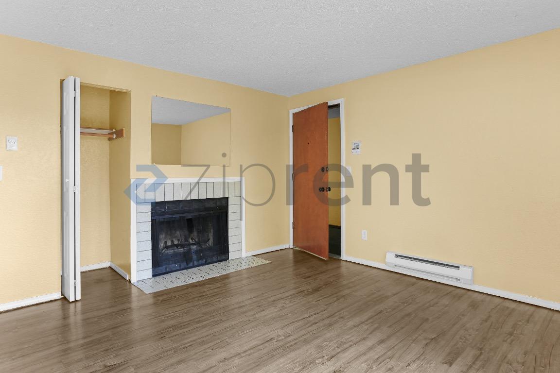 Building Photo - Unit A