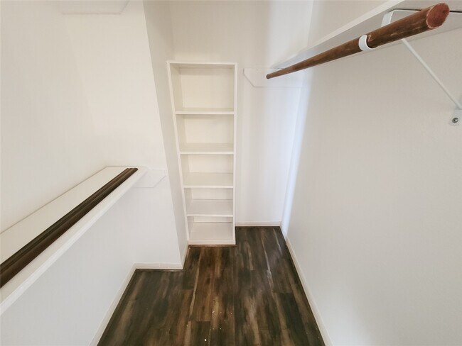 Building Photo - 4717 Country Club View