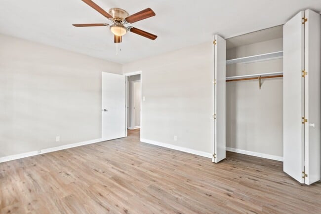 Building Photo - Renovated 2 bedroom townhome 5 miles from downtown Raleigh!