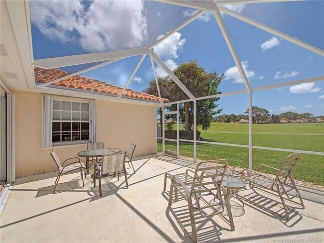 Building Photo - 8357 SE Double Tree Dr