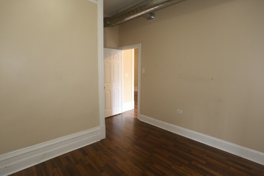 Building Photo - 2269 N Lincoln Ave