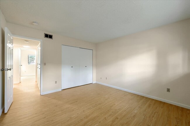 Building Photo - 10 Pueblo Dr