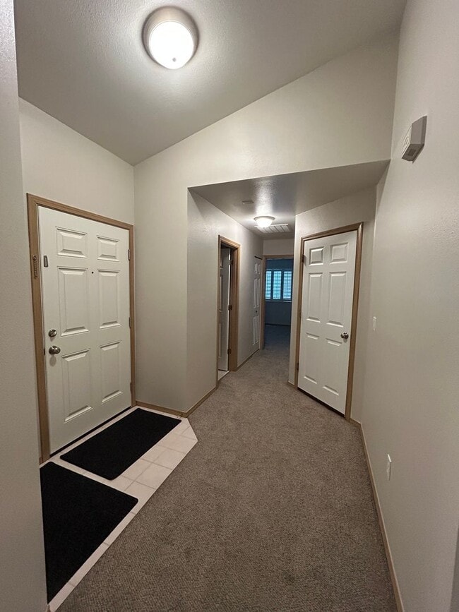 Building Photo - Cute & Cozy 3 bedroom 2 bath house in Gleneagle neighborhood with Beautiful Landscaping