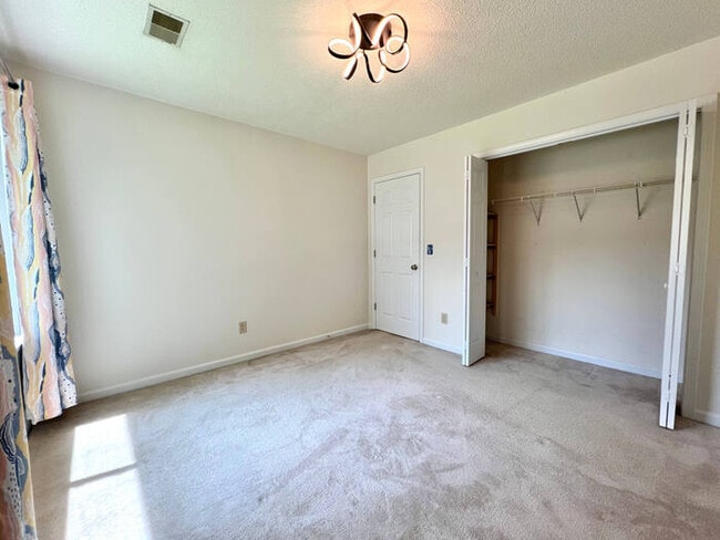 Building Photo - 104 Weatherby Ct