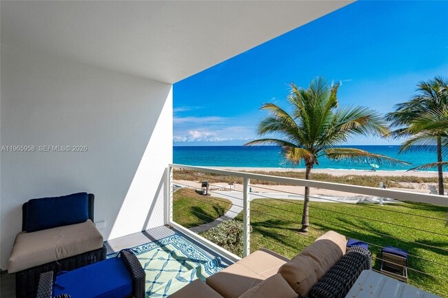 Building Photo - 1041 Hillsboro Mile