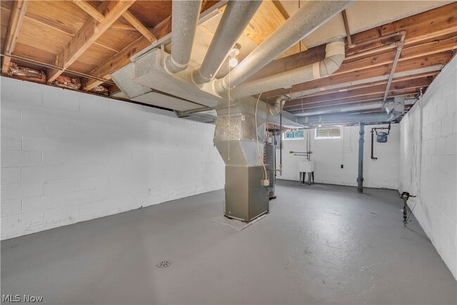 Building Photo - 18304 Garden Blvd