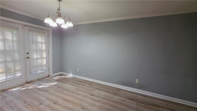Building Photo - 400 Summer Pl NW
