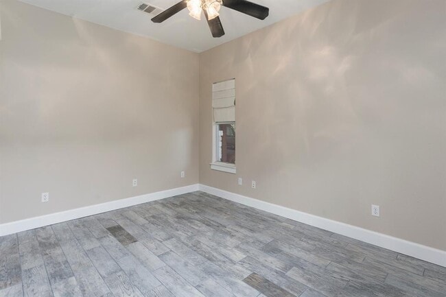 Building Photo - 10101 Twin Lake Loop