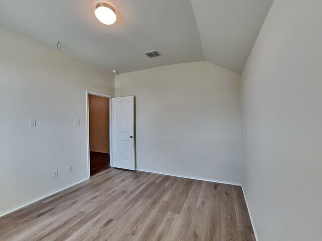 Building Photo - 316 Saguaro Dr