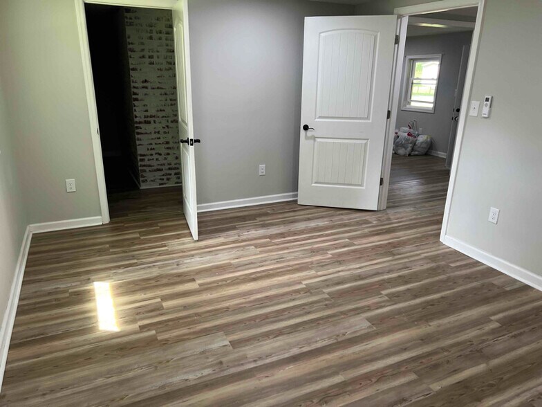 Building Photo - 332 Currin Valley Rd