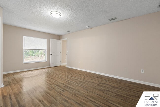 Building Photo - 59 Riverina Dr