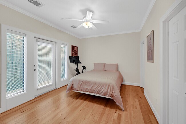 Building Photo - 2414 Dorrington St