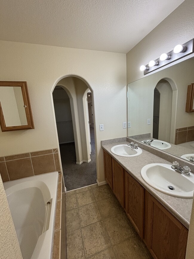 Building Photo - 755 Hailey Glenn View